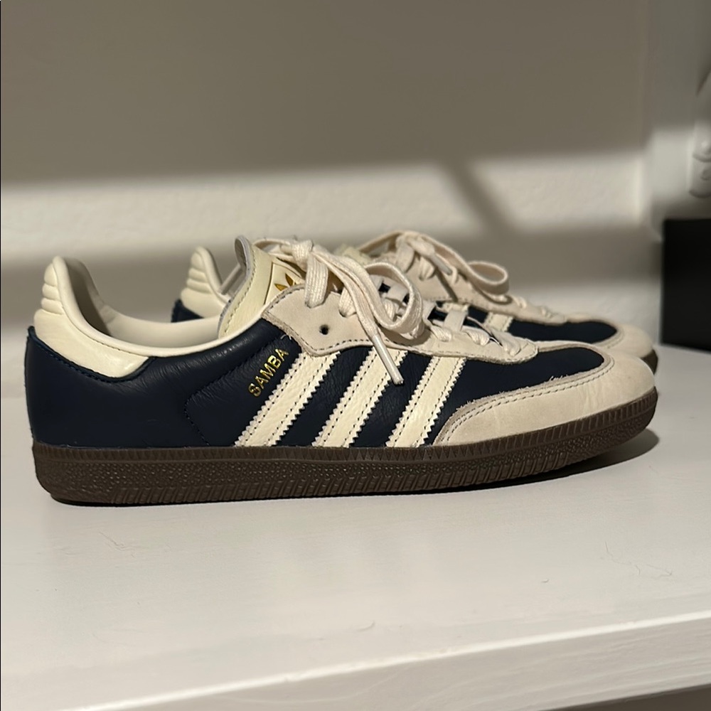 Sambas Women’s 6.5
Night Indigo / Cream White Samba’s